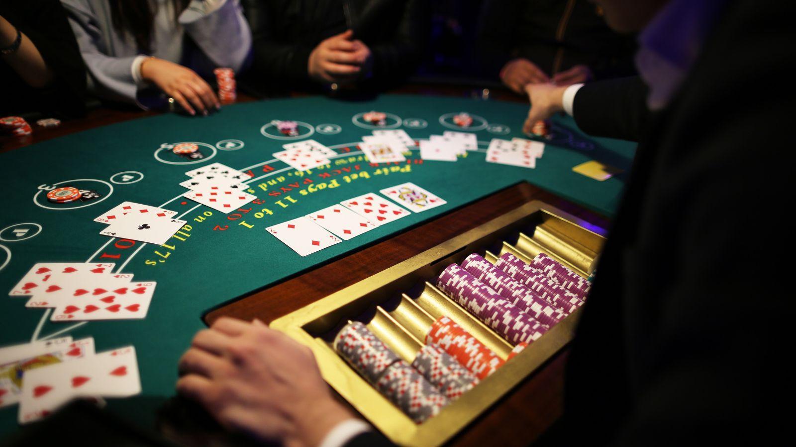 From Retro Arcades to Social Casino Games: Why Simple Mechanics Last