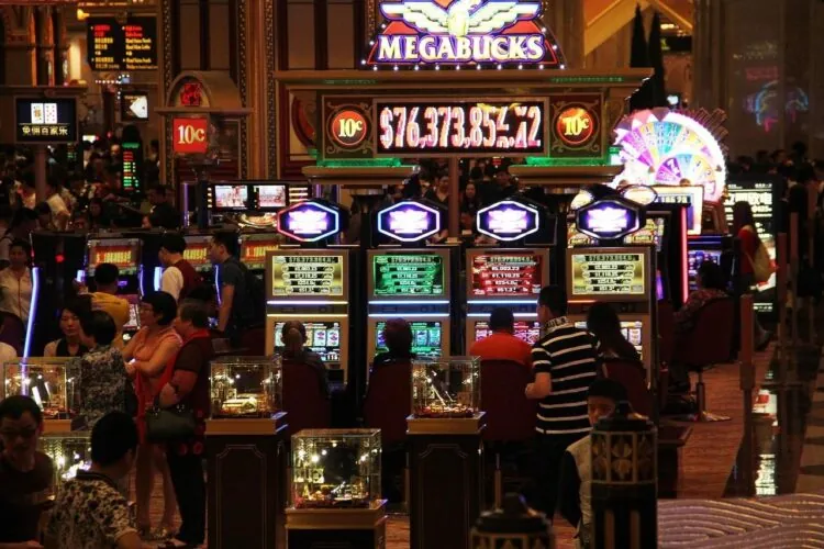 Path from Vegas Floor to Phone Screen – Online Gambling Conquered the World in 30 Years